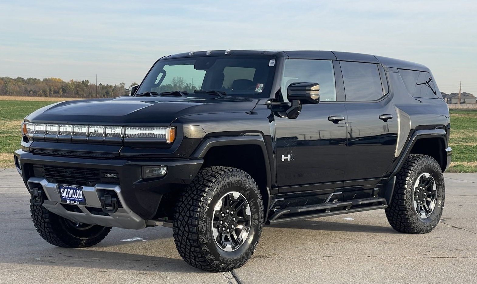 Hummer EV SUV thumbnail 2